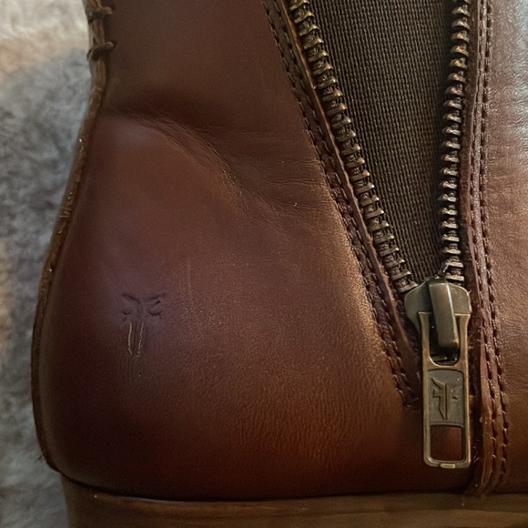 Frye Carly Zip Chelsea Leather Booties, Sz 10, Cognac - Picture 9 of 9